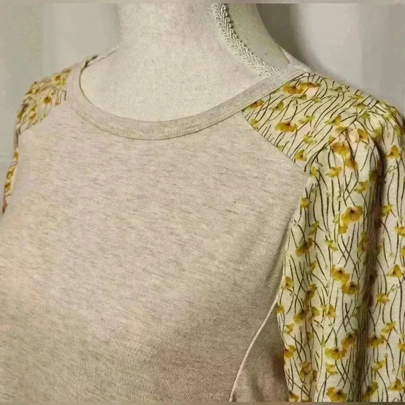 Betsey's Boutique Shop Womens Tan Baseball Tee Shirt w/Long Floral Sleeves NWT S - Picture 7 of 10